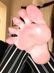 Bare Clean Lickable Sexy Mature Soles